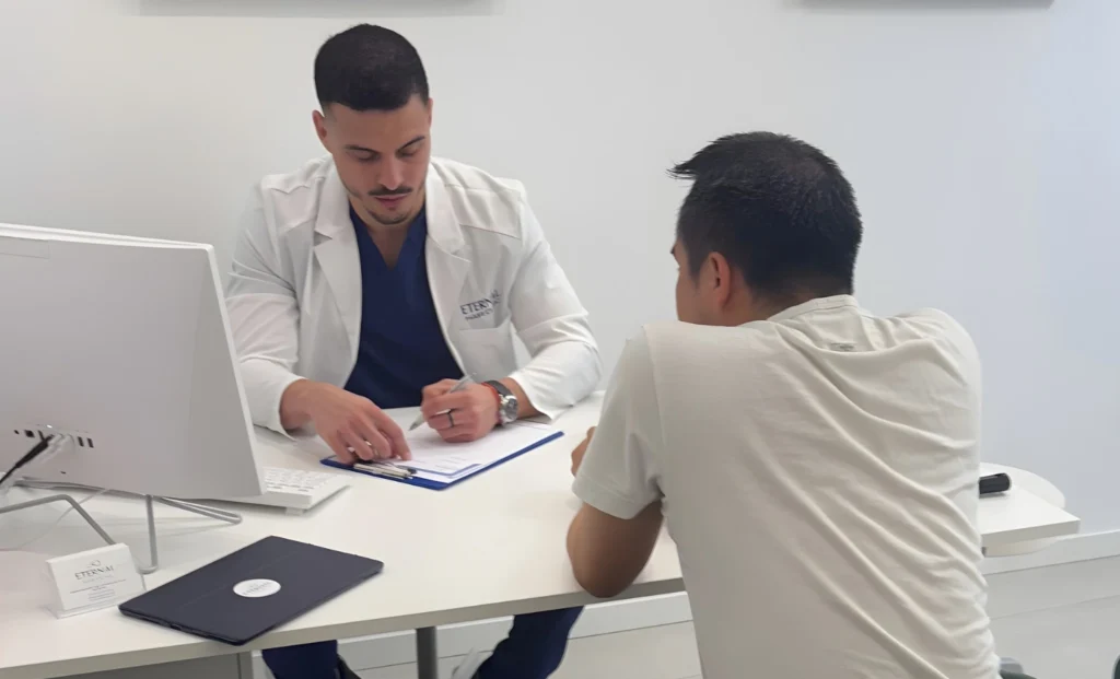 doctor visita a paciente